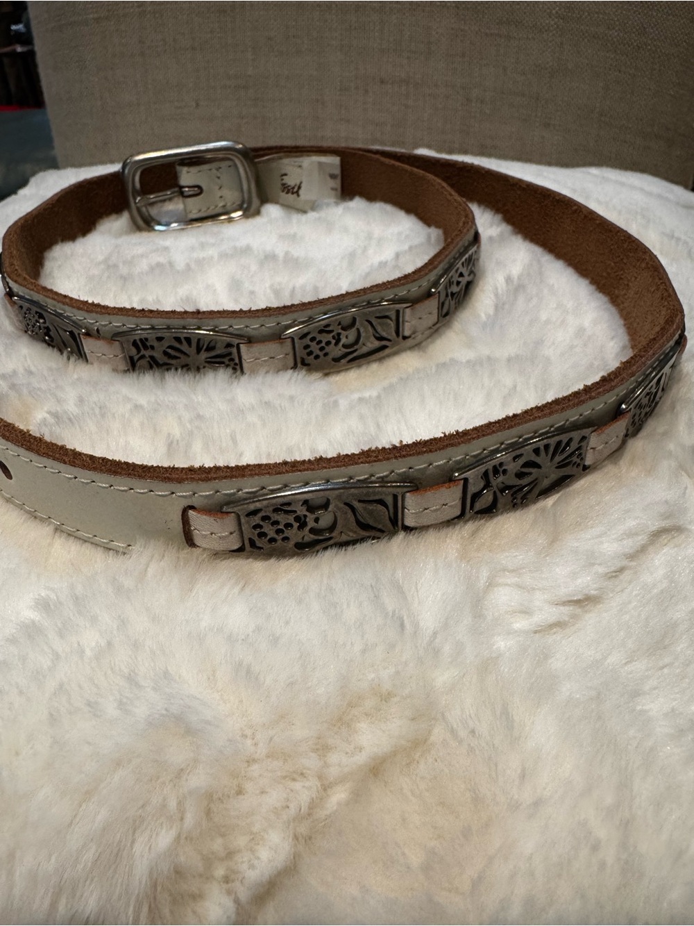 Fossil White Leather Belt with silver color metal Trim and Silver Buckle